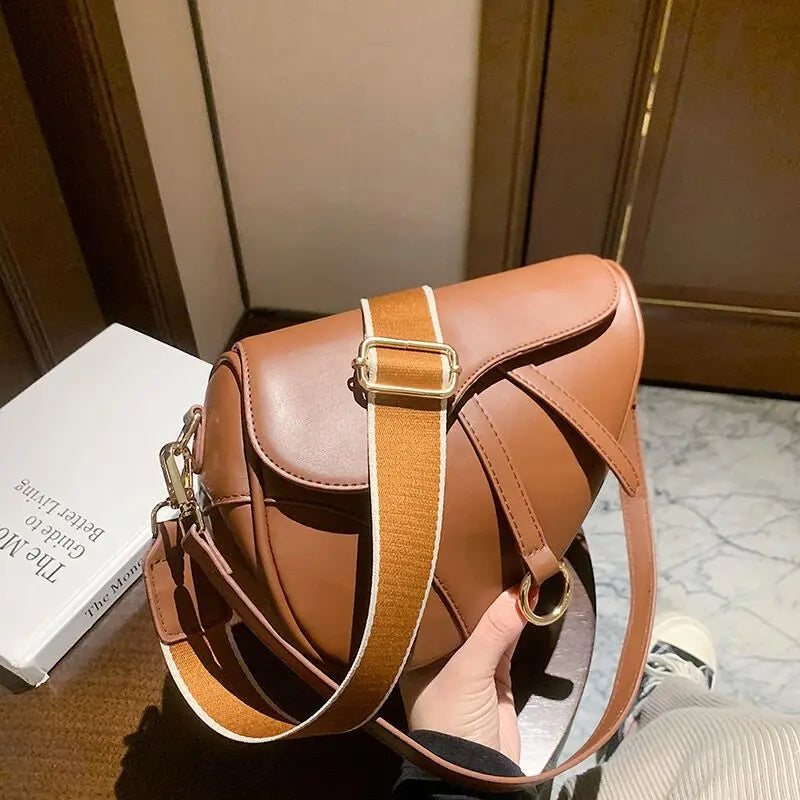 2022 New Women's Bag Leisure Saddle Bag Pu