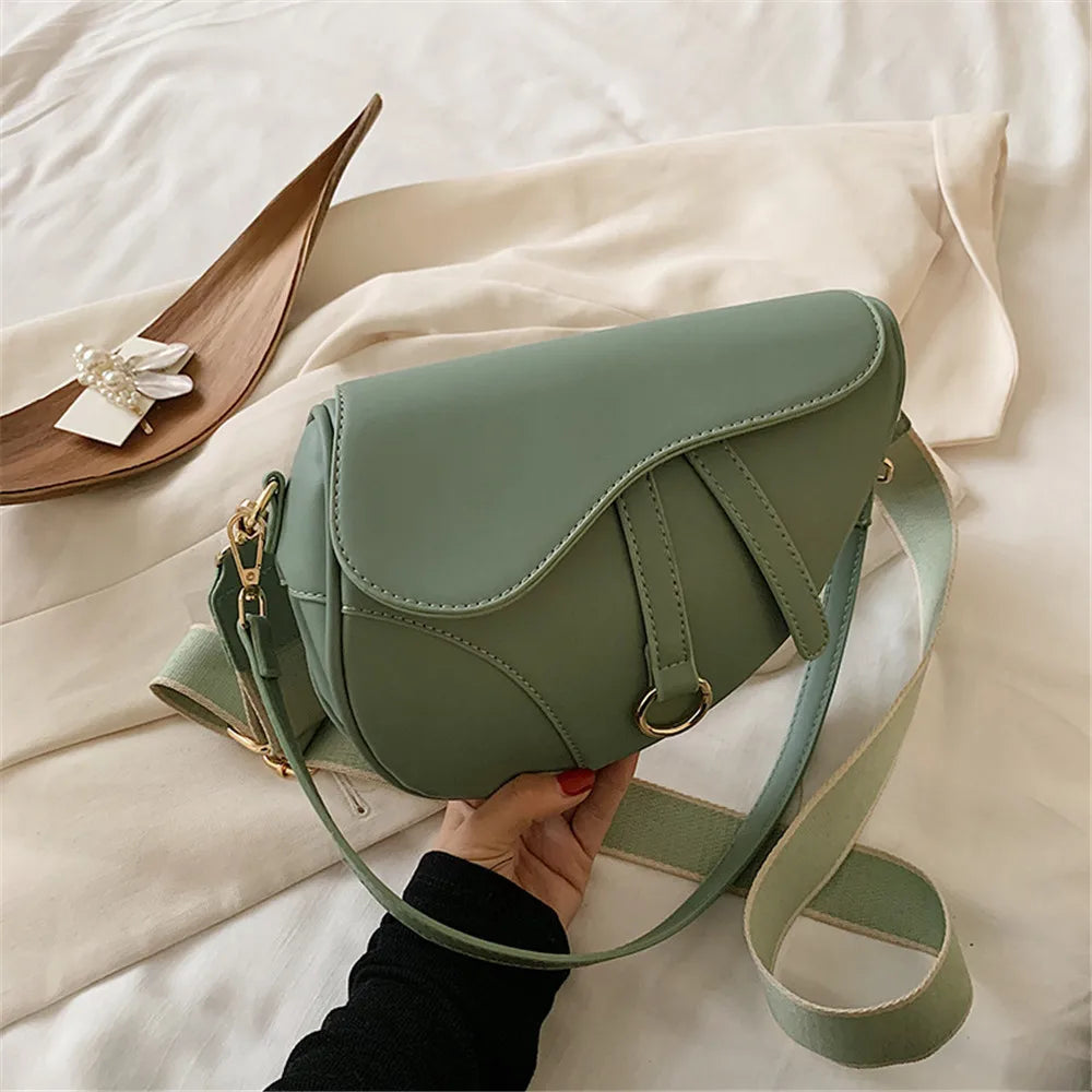 2022 New Women's Bag Leisure Saddle Bag Pu